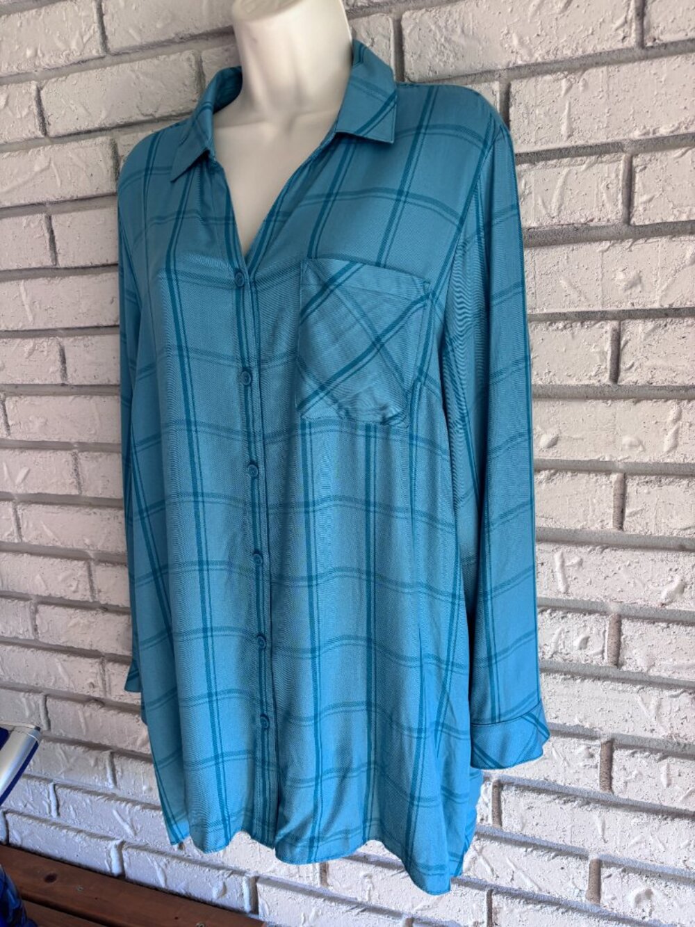 Chico's Button Down Shirt Women Size 2 Teal Green Plaid Rayon Long Sleeve Pocket